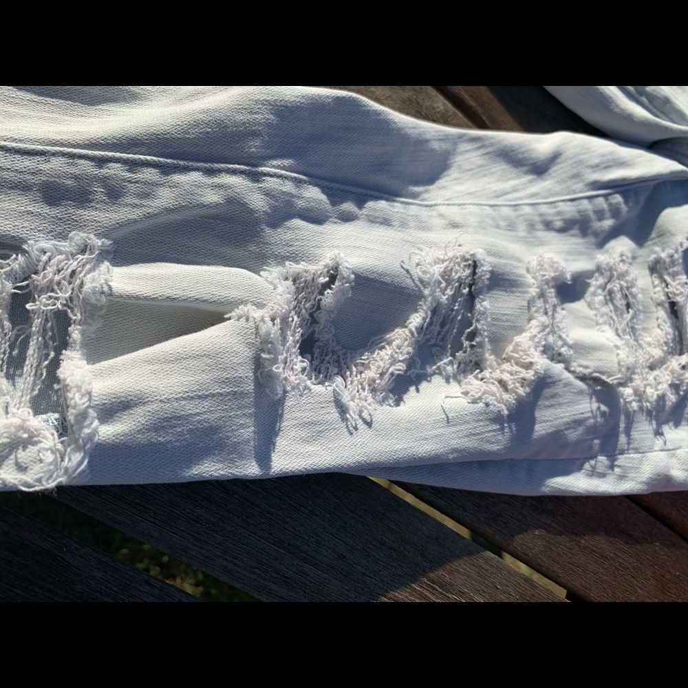 American Eagle Ripped Jeans - Picture 2 of 4